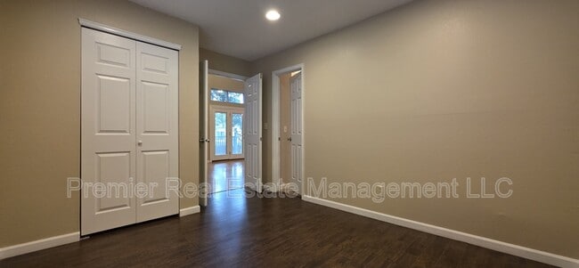 Building Photo - 572 W Jamison Pl