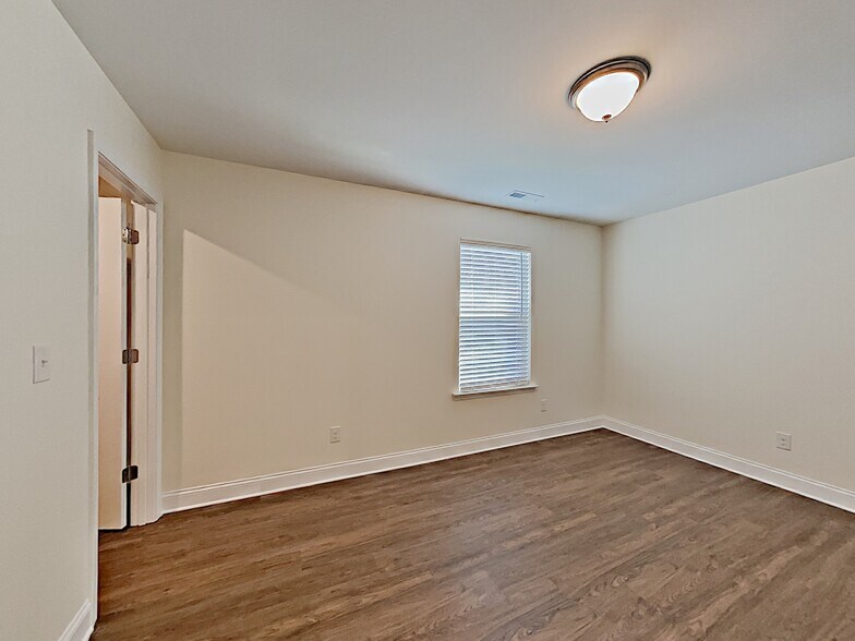 Building Photo - 807 Mary Beth Ct