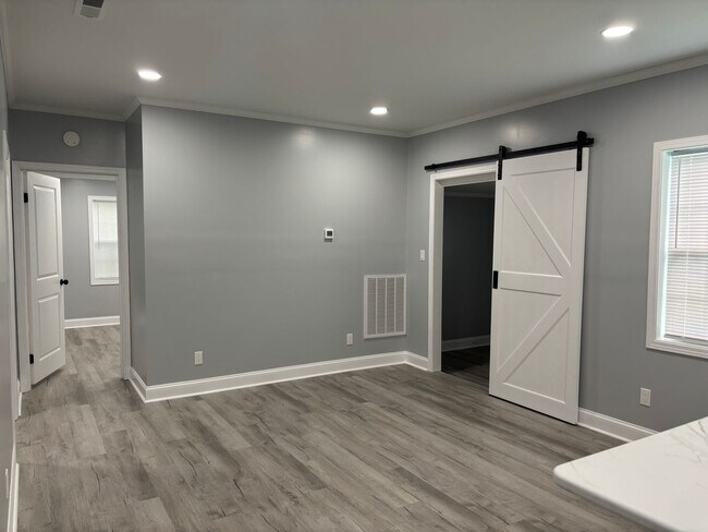 Building Photo - Fully renovated 3 bedroom 2 bathroom house!   Lawn Care Included