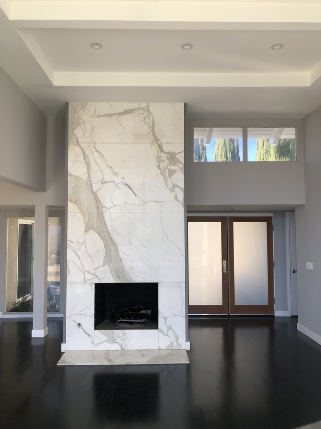 Building Photo - 1636 Castlehill Ct