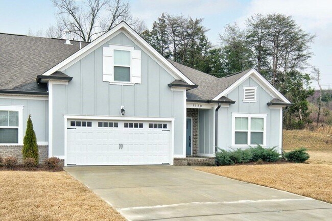 Building Photo - 5120 Meadowbend Dr NE
