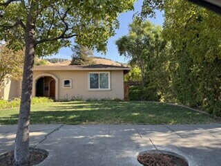 Building Photo - Beautiful Home in South San Jose, Close to the hills, Sparkling Swimming Pool, Spa, BBQ,  and ful...