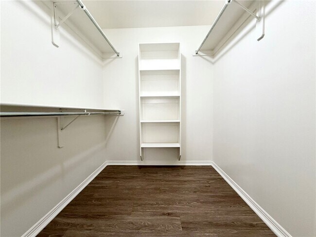 Building Photo - 2912 S D Pl