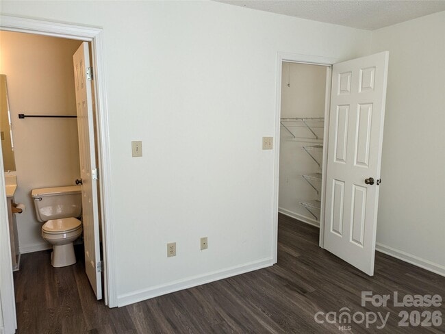 Building Photo - 111 Birdie Ct