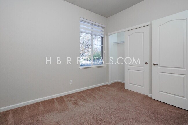 Building Photo - Wicklund Village: Charming 4-Bed Single St...