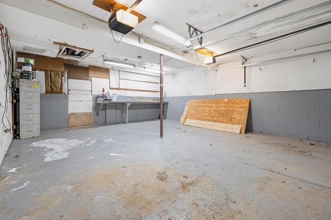 Building Photo - 5175 Threshing Ct