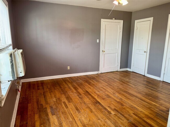 Building Photo - 2218 1/2 Chapman St