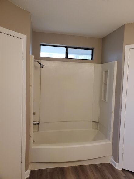 Building Photo - 9008 Sanger Dr