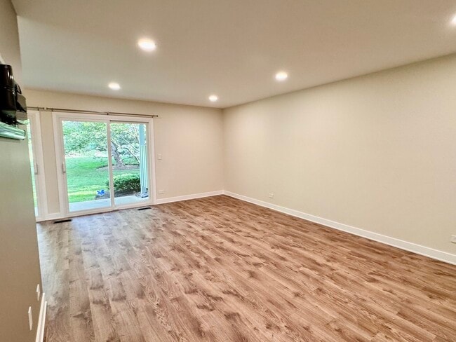 Building Photo - 205 Blossom Ct