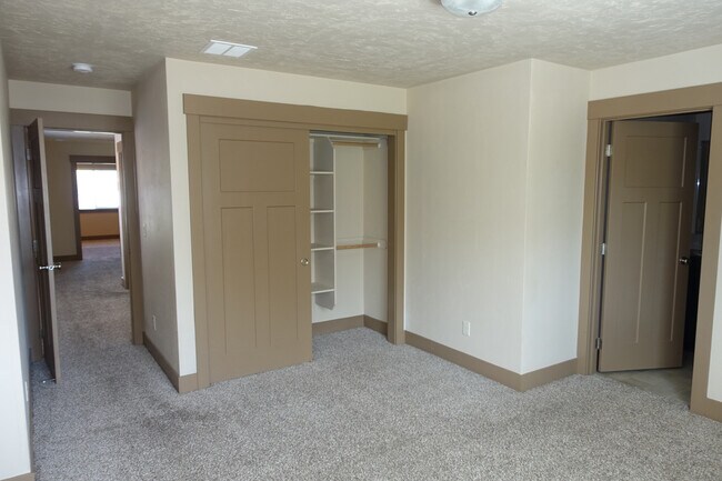 Building Photo - Beautiful Central Bench Home
