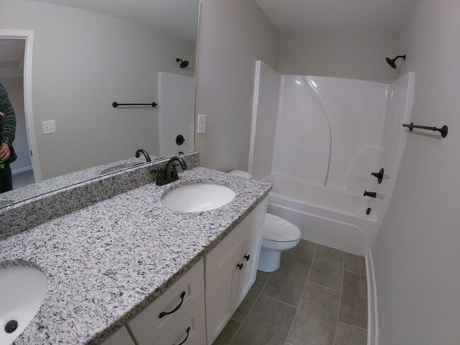 Building Photo - For Lease - Townhome. Hartsville, TN