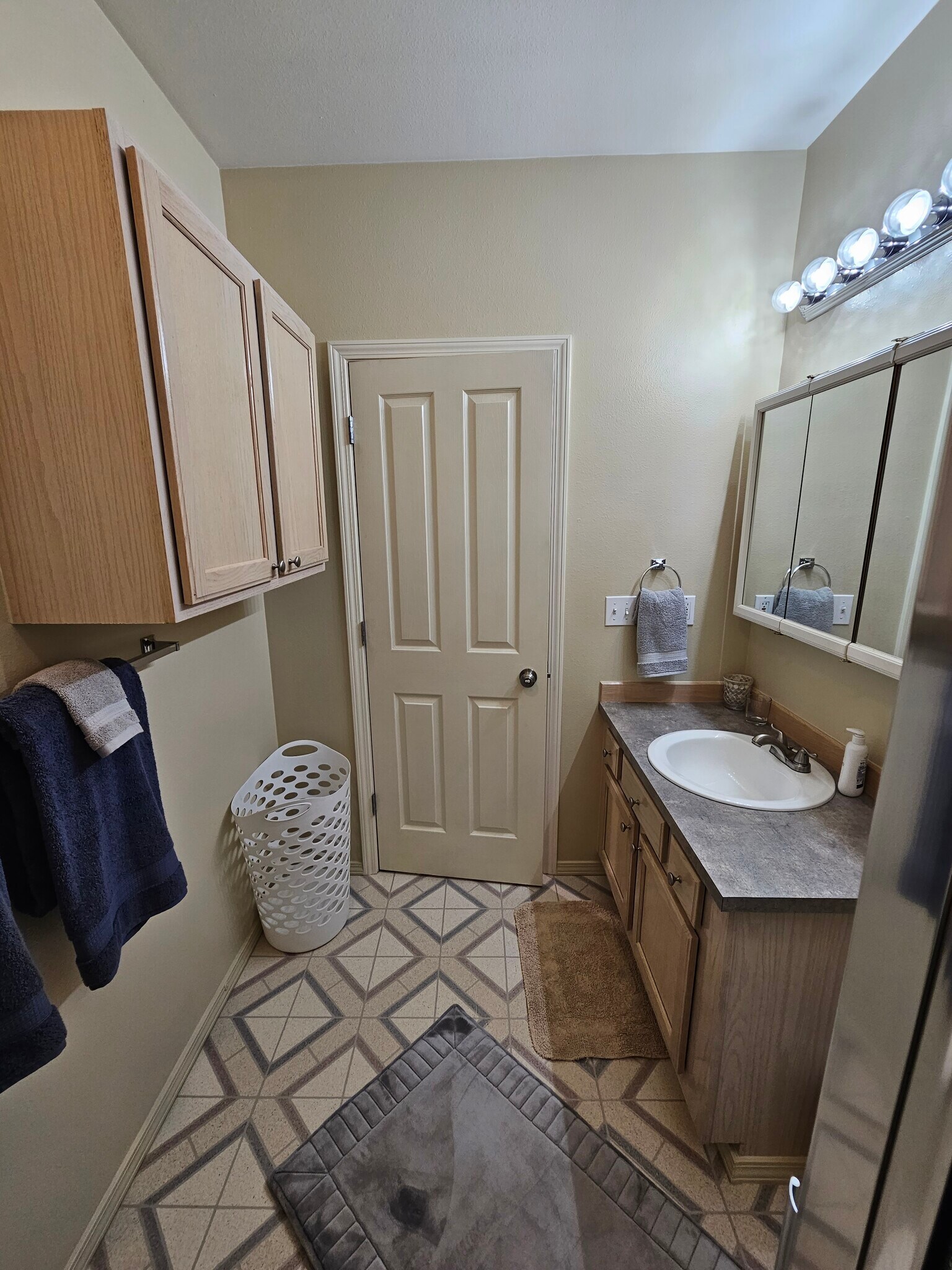 Building Photo - 3030 Lore Rd