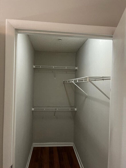 Building Photo - Room in Condo on Collegiate Cir