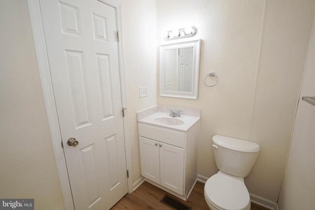 Building Photo - 734 Hemlock St