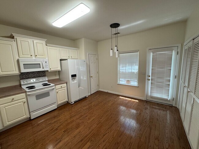 Building Photo - Great Franklin Condo in Hardison Hills!