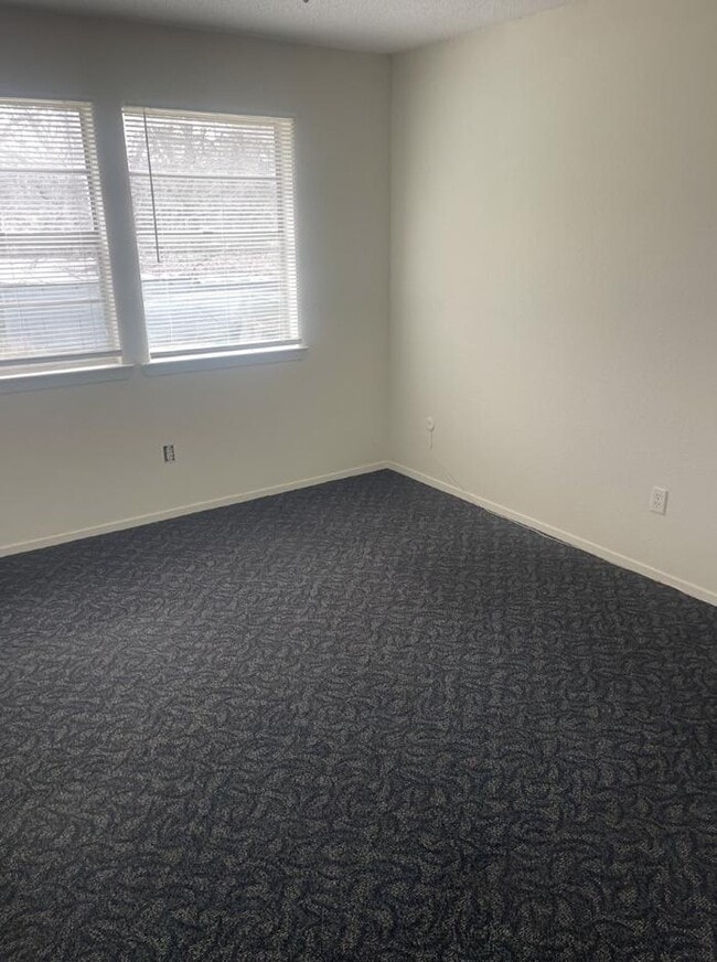 Building Photo - 3711 Greenwood Rd