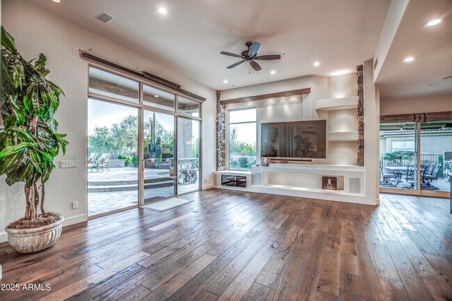 Building Photo - 9671 E Monument Dr