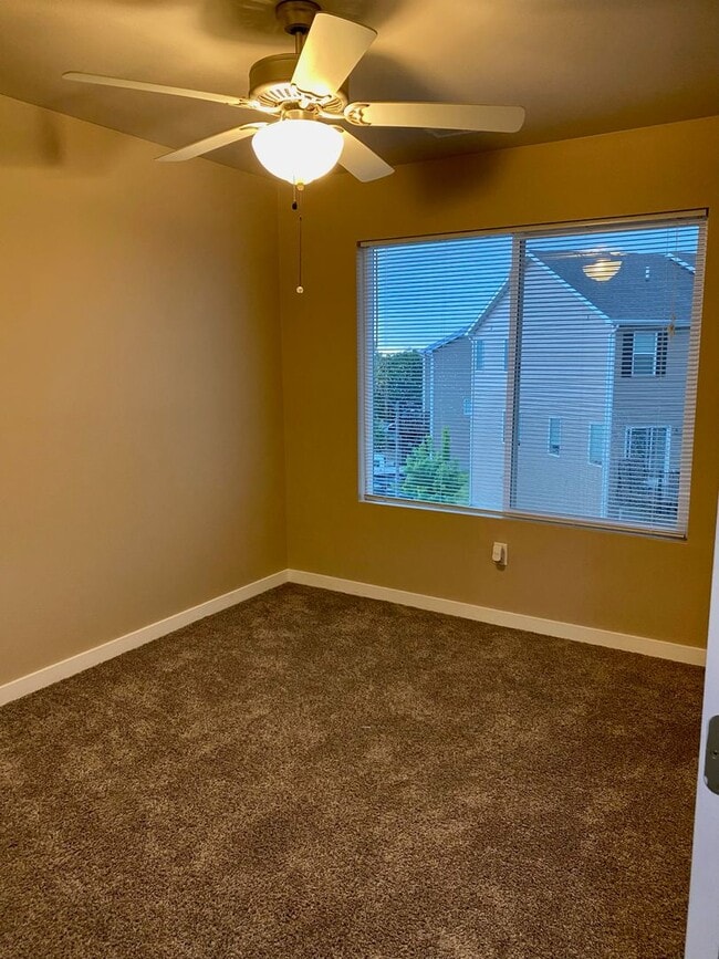 Building Photo - Sublease - 3 Bedroom Ankeny Townhome Avail...