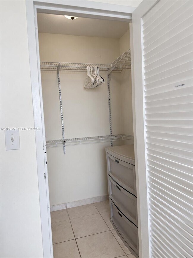 Building Photo - 2899 Collins Ave