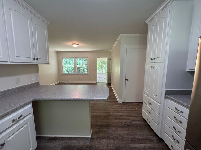 Building Photo - Renovated 4/3 House in North Hills- $1,995