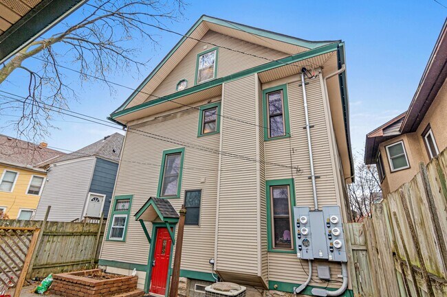 Building Photo - 2537 Aldrich Ave S