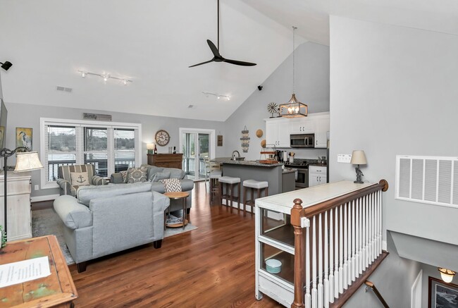 Building Photo - Fully Furnished Mid Term Lease