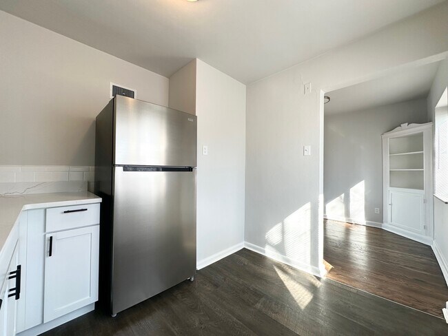 Building Photo - 5948 Nagel Ave