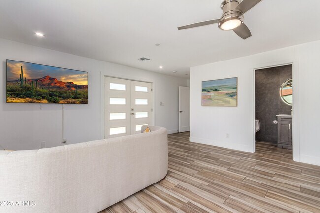 Building Photo - 6020 N 77th Pl