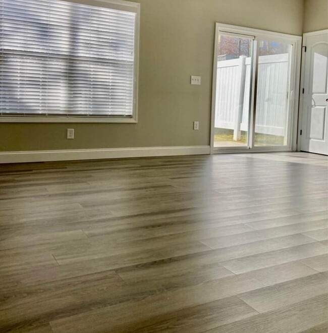 Building Photo - 1150 Maid Marian Ln