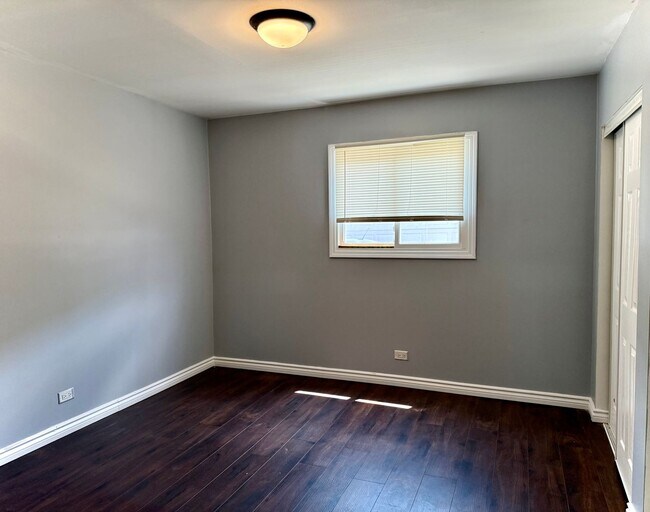 Building Photo - 122 N Menard Ave