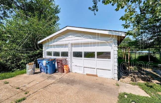 Building Photo - 3361 Delta Dr