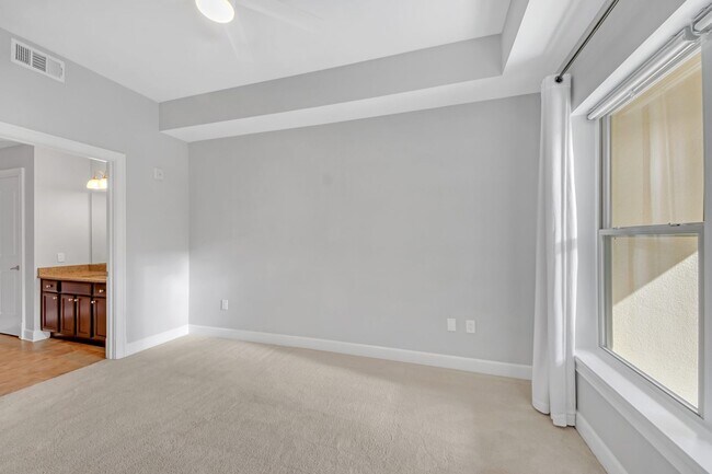 Building Photo - Luxury Treetop Penthouse