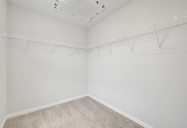 Building Photo - 130 Maple Run Dr