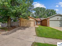 Building Photo - Showings starting 01/09!