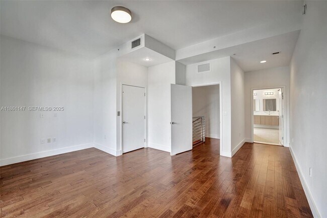 Building Photo - 164 SE 4th Terrace