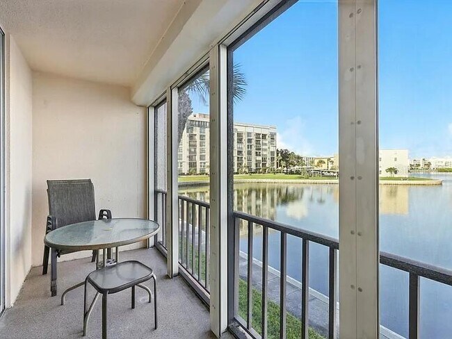 Building Photo - 7665 Sun Island Dr S