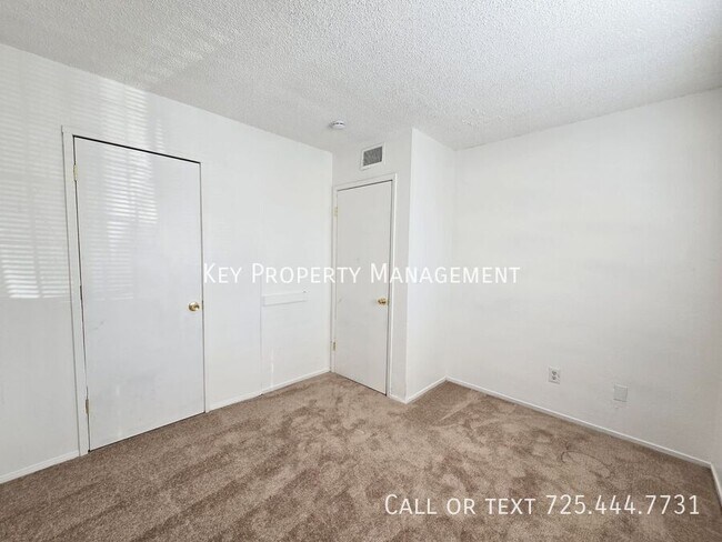 Building Photo - OPEN 3 BEDROOM/ 2 BATH CONDO