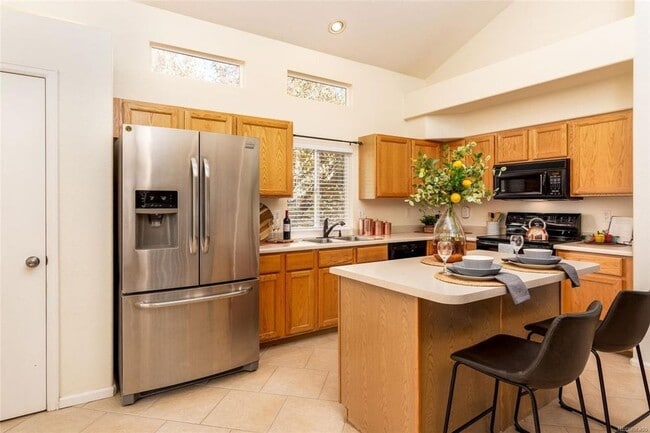 Building Photo - AMAZING 4 Bed 4 Bath Single Family Home in...