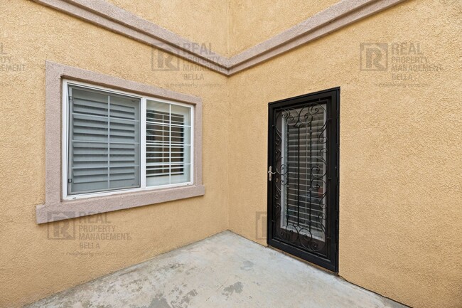 Building Photo - Charming 3-Bedroom Condo in The Reserves a...