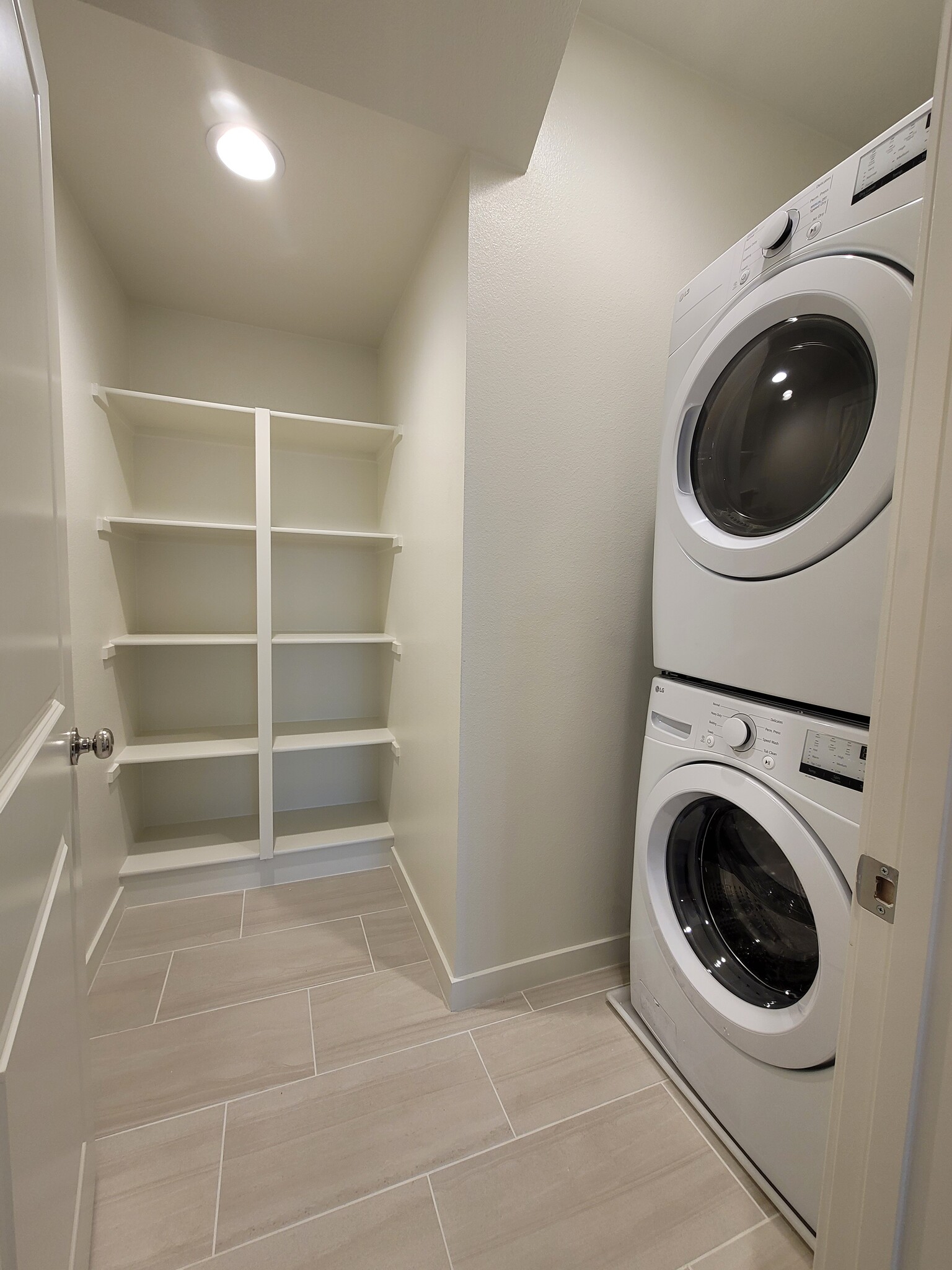 laundry room - 328 Lagoon Way