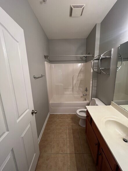 2nd Bathroom - 1256 Duncan Gardens Dr