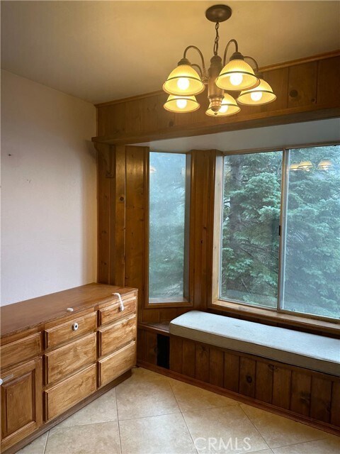 Building Photo - 897 Bear Springs Rd