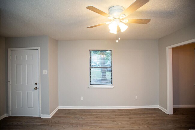 Building Photo - 307 Trumpler St