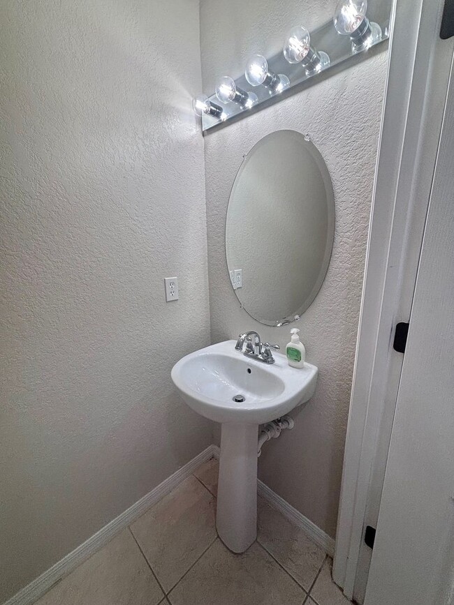 Building Photo - Resort Community Home