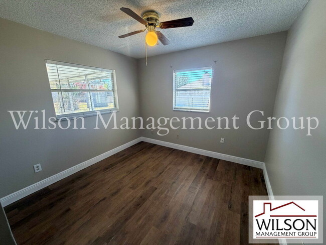 Building Photo - 1016 Malaga St