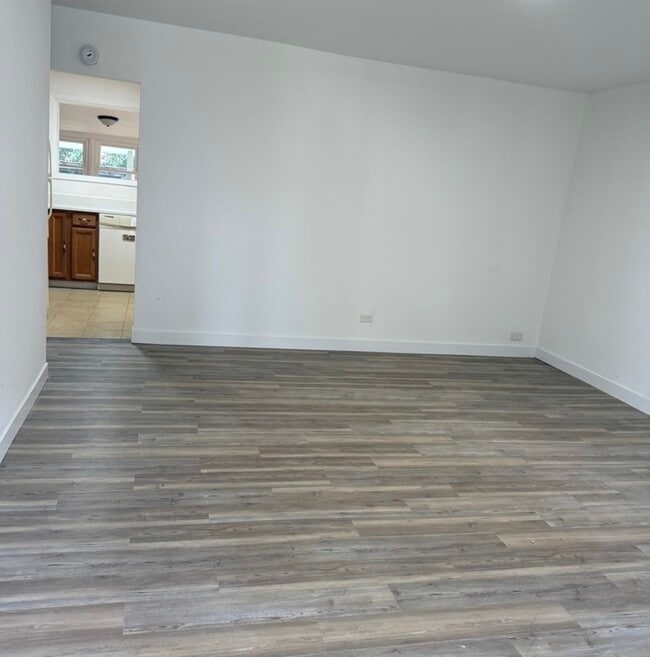 Building Photo - 533 Redwood Rd