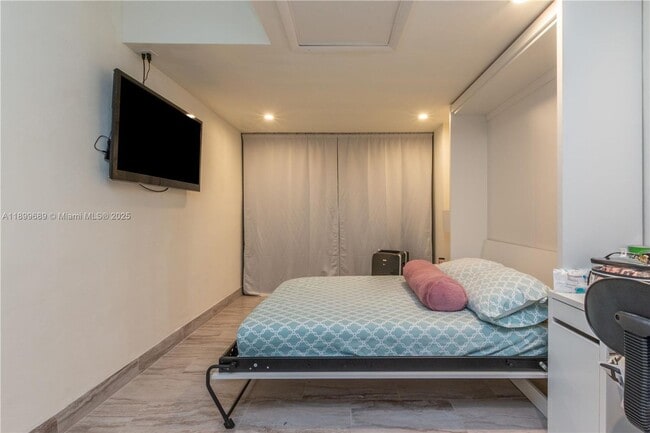 Building Photo - 10245 NW 63rd Terrace