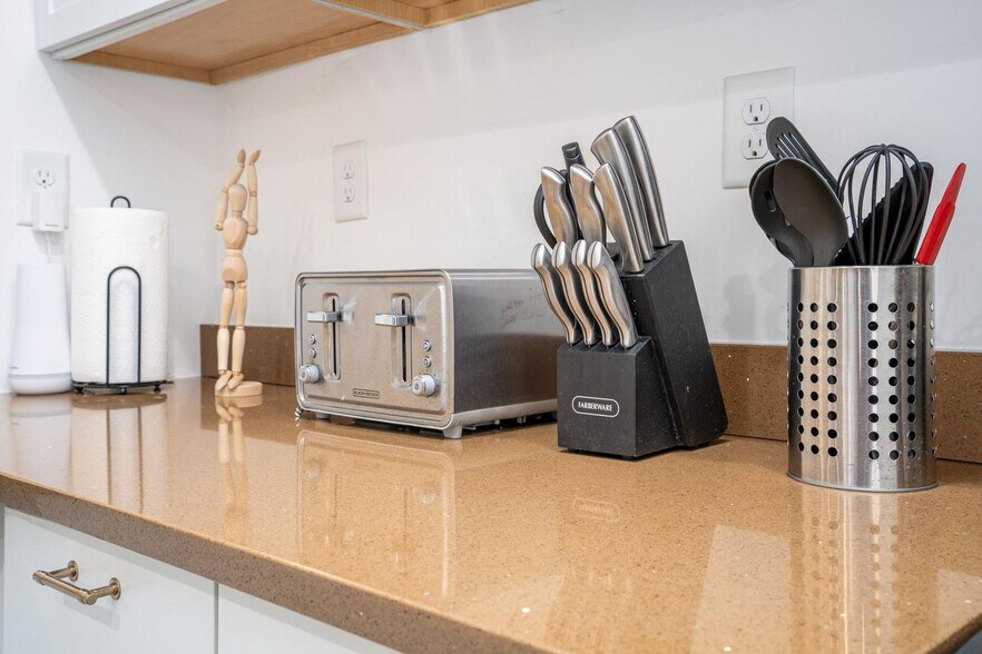 Building Photo - 2549 Columbia Ave