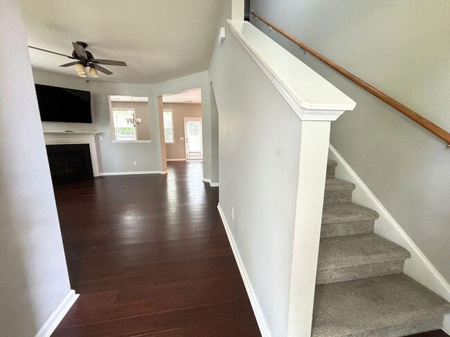 Building Photo - Available Now-Beautiful 4 BR/3BA Home