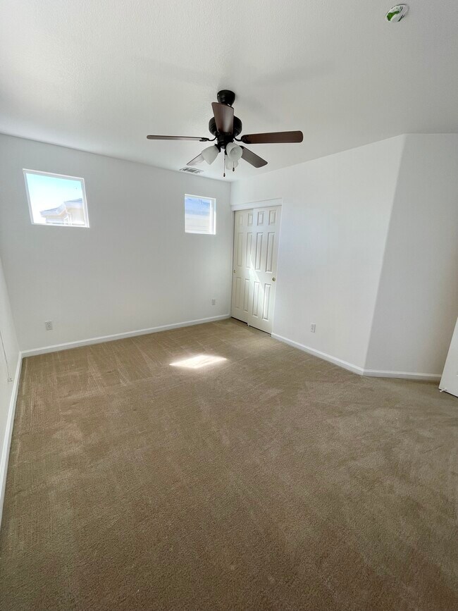 Building Photo - 557 Canyon Meadows Dr